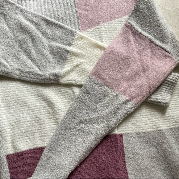 Suzy Shier Winter Sweater - Picture 3 of 5